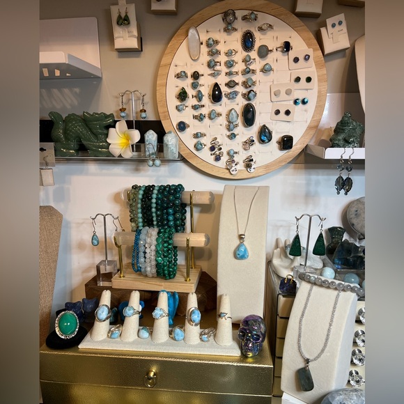 ❤️ To Be Notified When I Go Live - Mixed Pieces From Vintage to New with tags. - Picture 2 of 2